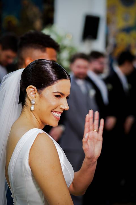 casar-casamento-wedding-cerimonia-make-noiva-noivo-araguari-vestido-maquiagem-buque-madrinha-daniel-custodio-uberlandia-festa-cerimonial-amor-aliança-video-dj-buffet-damas-love-fotografias-fotografo-minas-gerais-carro-pista-banda-cabelo-igreja-padre-reels'