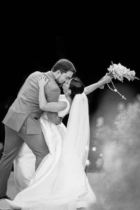 casar-casamento-wedding-cerimonia-make-noiva-noivo-araguari-vestido-maquiagem-buque-madrinha-daniel-custodio-uberlandia-festa-cerimonial-amor-aliança-video-dj-buffet-damas-love-fotografias-fotografo-minas-gerais-carro-pista-banda-cabelo-igreja-padre-reels'