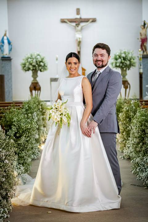 casar-casamento-wedding-cerimonia-make-noiva-noivo-araguari-vestido-maquiagem-buque-madrinha-daniel-custodio-uberlandia-festa-cerimonial-amor-aliança-video-dj-buffet-damas-love-fotografias-fotografo-minas-gerais-carro-pista-banda-cabelo-igreja-padre-reels'