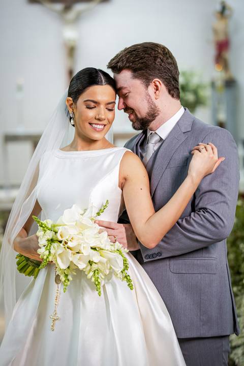 casar-casamento-wedding-cerimonia-make-noiva-noivo-araguari-vestido-maquiagem-buque-madrinha-daniel-custodio-uberlandia-festa-cerimonial-amor-aliança-video-dj-buffet-damas-love-fotografias-fotografo-minas-gerais-carro-pista-banda-cabelo-igreja-padre-reels'