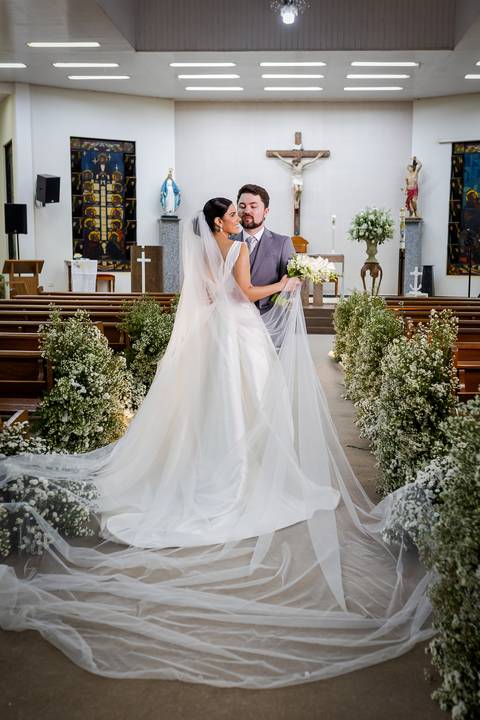 casar-casamento-wedding-cerimonia-make-noiva-noivo-araguari-vestido-maquiagem-buque-madrinha-daniel-custodio-uberlandia-festa-cerimonial-amor-aliança-video-dj-buffet-damas-love-fotografias-fotografo-minas-gerais-carro-pista-banda-cabelo-igreja-padre-reels'