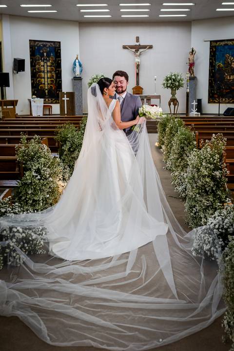 casar-casamento-wedding-cerimonia-make-noiva-noivo-araguari-vestido-maquiagem-buque-madrinha-daniel-custodio-uberlandia-festa-cerimonial-amor-aliança-video-dj-buffet-damas-love-fotografias-fotografo-minas-gerais-carro-pista-banda-cabelo-igreja-padre-reels'