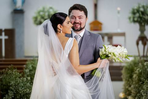 casar-casamento-wedding-cerimonia-make-noiva-noivo-araguari-vestido-maquiagem-buque-madrinha-daniel-custodio-uberlandia-festa-cerimonial-amor-aliança-video-dj-buffet-damas-love-fotografias-fotografo-minas-gerais-carro-pista-banda-cabelo-igreja-padre-reels'