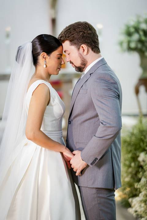 casar-casamento-wedding-cerimonia-make-noiva-noivo-araguari-vestido-maquiagem-buque-madrinha-daniel-custodio-uberlandia-festa-cerimonial-amor-aliança-video-dj-buffet-damas-love-fotografias-fotografo-minas-gerais-carro-pista-banda-cabelo-igreja-padre-reels'