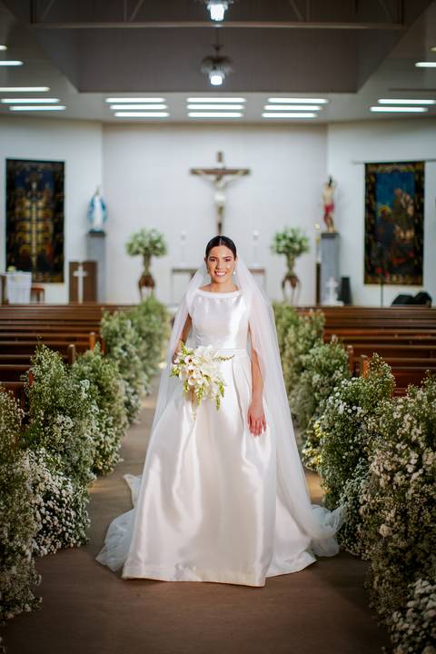 casar-casamento-wedding-cerimonia-make-noiva-noivo-araguari-vestido-maquiagem-buque-madrinha-daniel-custodio-uberlandia-festa-cerimonial-amor-aliança-video-dj-buffet-damas-love-fotografias-fotografo-minas-gerais-carro-pista-banda-cabelo-igreja-padre-reels'