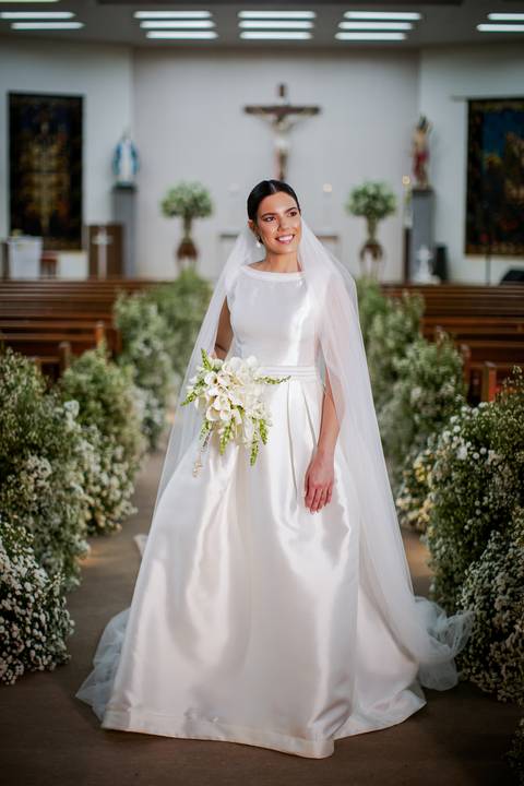 casar-casamento-wedding-cerimonia-make-noiva-noivo-araguari-vestido-maquiagem-buque-madrinha-daniel-custodio-uberlandia-festa-cerimonial-amor-aliança-video-dj-buffet-damas-love-fotografias-fotografo-minas-gerais-carro-pista-banda-cabelo-igreja-padre-reels'