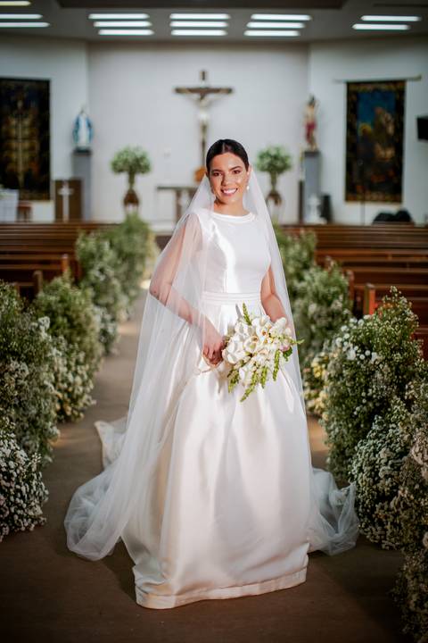 casar-casamento-wedding-cerimonia-make-noiva-noivo-araguari-vestido-maquiagem-buque-madrinha-daniel-custodio-uberlandia-festa-cerimonial-amor-aliança-video-dj-buffet-damas-love-fotografias-fotografo-minas-gerais-carro-pista-banda-cabelo-igreja-padre-reels'