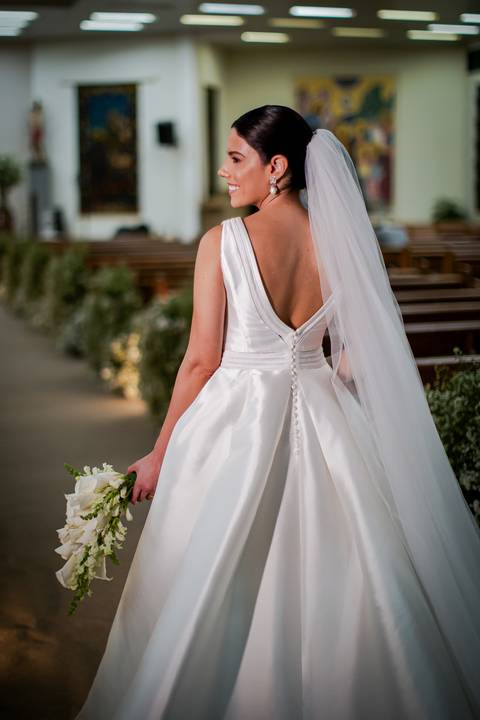 casar-casamento-wedding-cerimonia-make-noiva-noivo-araguari-vestido-maquiagem-buque-madrinha-daniel-custodio-uberlandia-festa-cerimonial-amor-aliança-video-dj-buffet-damas-love-fotografias-fotografo-minas-gerais-carro-pista-banda-cabelo-igreja-padre-reels'