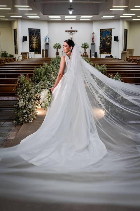 casar-casamento-wedding-cerimonia-make-noiva-noivo-araguari-vestido-maquiagem-buque-madrinha-daniel-custodio-uberlandia-festa-cerimonial-amor-aliança-video-dj-buffet-damas-love-fotografias-fotografo-minas-gerais-carro-pista-banda-cabelo-igreja-padre-reels'