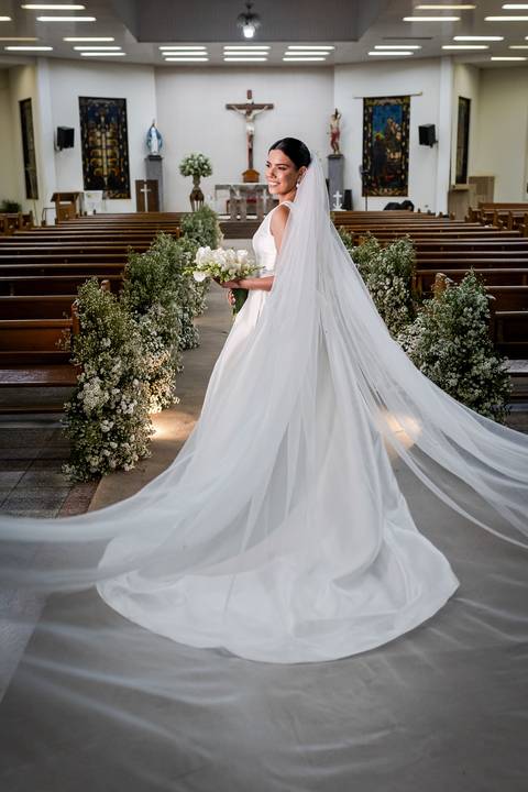 casar-casamento-wedding-cerimonia-make-noiva-noivo-araguari-vestido-maquiagem-buque-madrinha-daniel-custodio-uberlandia-festa-cerimonial-amor-aliança-video-dj-buffet-damas-love-fotografias-fotografo-minas-gerais-carro-pista-banda-cabelo-igreja-padre-reels'