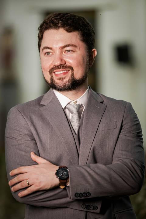 casar-casamento-wedding-cerimonia-make-noiva-noivo-araguari-vestido-maquiagem-buque-madrinha-daniel-custodio-uberlandia-festa-cerimonial-amor-aliança-video-dj-buffet-damas-love-fotografias-fotografo-minas-gerais-carro-pista-banda-cabelo-igreja-padre-reels'