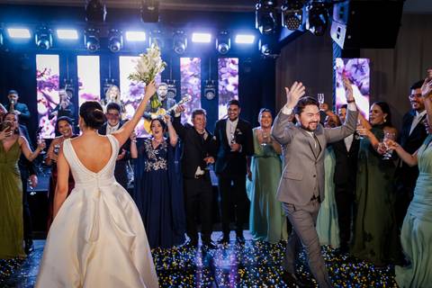 casar-casamento-wedding-cerimonia-make-noiva-noivo-araguari-vestido-maquiagem-buque-madrinha-daniel-custodio-uberlandia-festa-cerimonial-amor-aliança-video-dj-buffet-damas-love-fotografias-fotografo-minas-gerais-carro-pista-banda-cabelo-igreja-padre-reels'