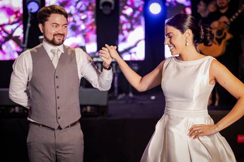 casar-casamento-wedding-cerimonia-make-noiva-noivo-araguari-vestido-maquiagem-buque-madrinha-daniel-custodio-uberlandia-festa-cerimonial-amor-aliança-video-dj-buffet-damas-love-fotografias-fotografo-minas-gerais-carro-pista-banda-cabelo-igreja-padre-reels'