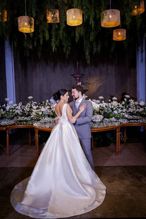 casar-casamento-wedding-cerimonia-make-noiva-noivo-araguari-vestido-maquiagem-buque-madrinha-daniel-custodio-uberlandia-festa-cerimonial-amor-aliança-video-dj-buffet-damas-love-fotografias-fotografo-minas-gerais-carro-pista-banda-cabelo-igreja-padre-reels'