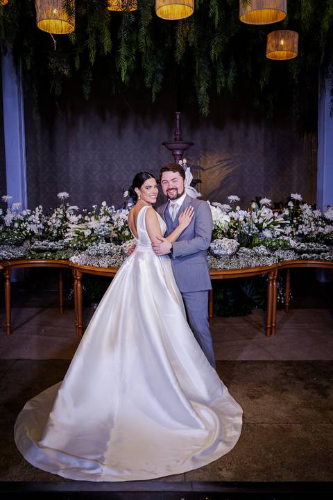 casar-casamento-wedding-cerimonia-make-noiva-noivo-araguari-vestido-maquiagem-buque-madrinha-daniel-custodio-uberlandia-festa-cerimonial-amor-aliança-video-dj-buffet-damas-love-fotografias-fotografo-minas-gerais-carro-pista-banda-cabelo-igreja-padre-reels'