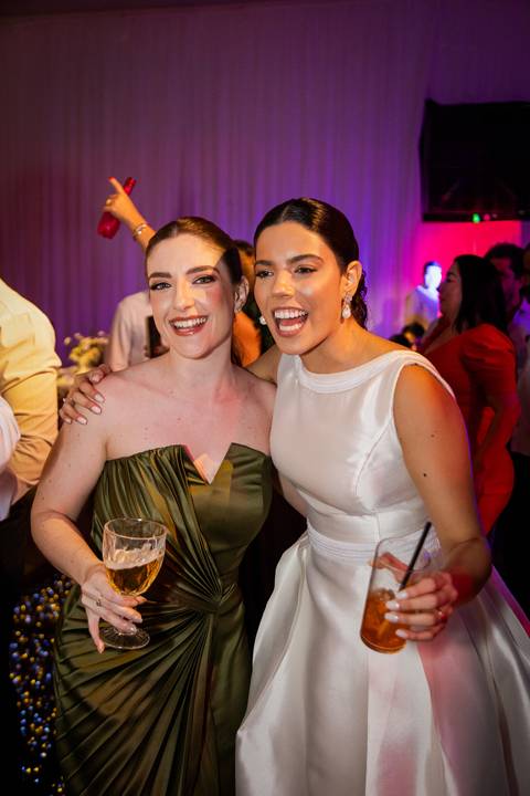 casar-casamento-wedding-cerimonia-make-noiva-noivo-araguari-vestido-maquiagem-buque-madrinha-daniel-custodio-uberlandia-festa-cerimonial-amor-aliança-video-dj-buffet-damas-love-fotografias-fotografo-minas-gerais-carro-pista-banda-cabelo-igreja-padre-reels'