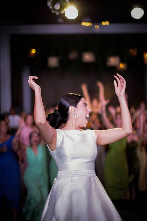 casar-casamento-wedding-cerimonia-make-noiva-noivo-araguari-vestido-maquiagem-buque-madrinha-daniel-custodio-uberlandia-festa-cerimonial-amor-aliança-video-dj-buffet-damas-love-fotografias-fotografo-minas-gerais-carro-pista-banda-cabelo-igreja-padre-reels'