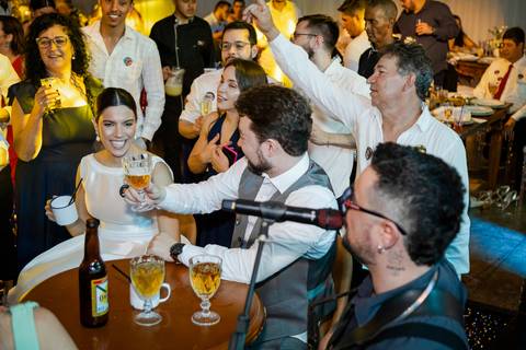 casar-casamento-wedding-cerimonia-make-noiva-noivo-araguari-vestido-maquiagem-buque-madrinha-daniel-custodio-uberlandia-festa-cerimonial-amor-aliança-video-dj-buffet-damas-love-fotografias-fotografo-minas-gerais-carro-pista-banda-cabelo-igreja-padre-reels'