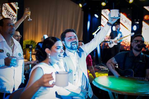 casar-casamento-wedding-cerimonia-make-noiva-noivo-araguari-vestido-maquiagem-buque-madrinha-daniel-custodio-uberlandia-festa-cerimonial-amor-aliança-video-dj-buffet-damas-love-fotografias-fotografo-minas-gerais-carro-pista-banda-cabelo-igreja-padre-reels'