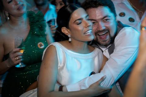 casar-casamento-wedding-cerimonia-make-noiva-noivo-araguari-vestido-maquiagem-buque-madrinha-daniel-custodio-uberlandia-festa-cerimonial-amor-aliança-video-dj-buffet-damas-love-fotografias-fotografo-minas-gerais-carro-pista-banda-cabelo-igreja-padre-reels'