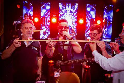 casar-casamento-wedding-cerimonia-make-noiva-noivo-araguari-vestido-maquiagem-buque-madrinha-daniel-custodio-uberlandia-festa-cerimonial-amor-aliança-video-dj-buffet-damas-love-fotografias-fotografo-minas-gerais-carro-pista-banda-cabelo-igreja-padre-reels'