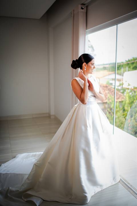 casar-casamento-wedding-cerimonia-make-noiva-noivo-araguari-vestido-maquiagem-buque-madrinha-daniel-custodio-uberlandia-festa-cerimonial-amor-aliança-video-dj-buffet-damas-love-fotografias-fotografo-minas-gerais-carro-pista-banda-cabelo-igreja-padre-reels'