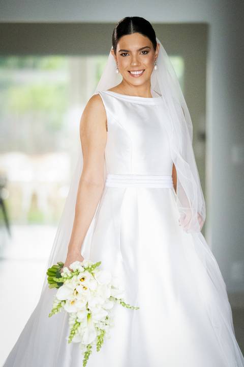 casar-casamento-wedding-cerimonia-make-noiva-noivo-araguari-vestido-maquiagem-buque-madrinha-daniel-custodio-uberlandia-festa-cerimonial-amor-aliança-video-dj-buffet-damas-love-fotografias-fotografo-minas-gerais-carro-pista-banda-cabelo-igreja-padre-reels'