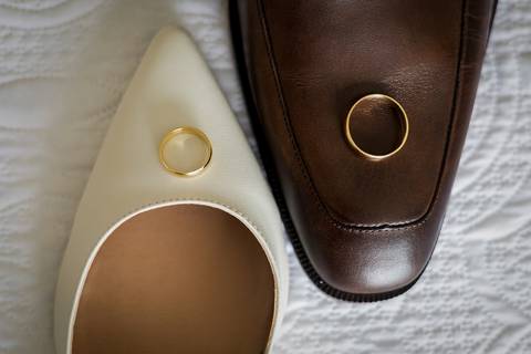 casar-casamento-wedding-cerimonia-make-noiva-noivo-araguari-vestido-maquiagem-buque-madrinha-daniel-custodio-uberlandia-festa-cerimonial-amor-aliança-video-dj-buffet-damas-love-fotografias-fotografo-minas-gerais-carro-pista-banda-cabelo-igreja-padre-reels'