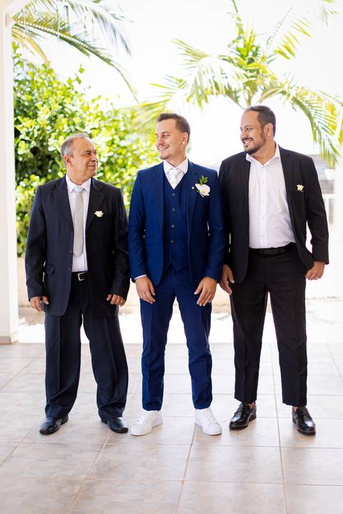 casar-casamento-wedding-cerimonia-make-noiva-noivo-araguari-vestido-maquiagem-buque-madrinha-daniel-custodio-uberlandia-festa-cerimonial-amor-aliança-video-dj-buffet-damas-love-fotografias-fotografo-minas-gerais-carro-pista-banda-cabelo-igreja-padre-reels'