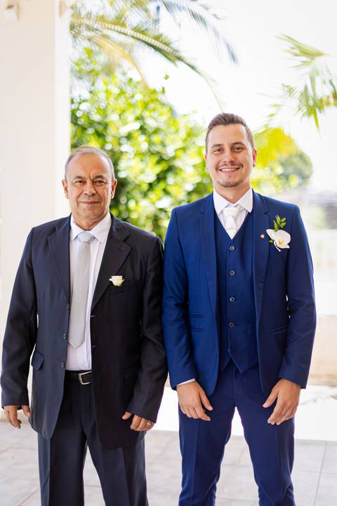 casar-casamento-wedding-cerimonia-make-noiva-noivo-araguari-vestido-maquiagem-buque-madrinha-daniel-custodio-uberlandia-festa-cerimonial-amor-aliança-video-dj-buffet-damas-love-fotografias-fotografo-minas-gerais-carro-pista-banda-cabelo-igreja-padre-reels'