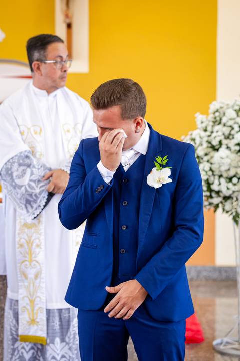 casar-casamento-wedding-cerimonia-make-noiva-noivo-araguari-vestido-maquiagem-buque-madrinha-daniel-custodio-uberlandia-festa-cerimonial-amor-aliança-video-dj-buffet-damas-love-fotografias-fotografo-minas-gerais-carro-pista-banda-cabelo-igreja-padre-reels'