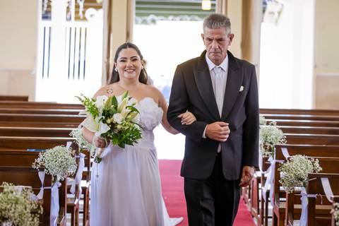 casar-casamento-wedding-cerimonia-make-noiva-noivo-araguari-vestido-maquiagem-buque-madrinha-daniel-custodio-uberlandia-festa-cerimonial-amor-aliança-video-dj-buffet-damas-love-fotografias-fotografo-minas-gerais-carro-pista-banda-cabelo-igreja-padre-reels'