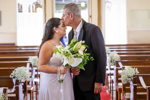 casar-casamento-wedding-cerimonia-make-noiva-noivo-araguari-vestido-maquiagem-buque-madrinha-daniel-custodio-uberlandia-festa-cerimonial-amor-aliança-video-dj-buffet-damas-love-fotografias-fotografo-minas-gerais-carro-pista-banda-cabelo-igreja-padre-reels'