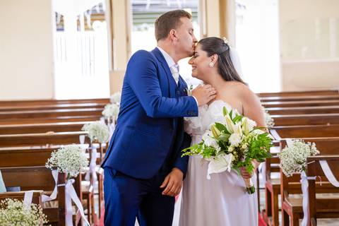 casar-casamento-wedding-cerimonia-make-noiva-noivo-araguari-vestido-maquiagem-buque-madrinha-daniel-custodio-uberlandia-festa-cerimonial-amor-aliança-video-dj-buffet-damas-love-fotografias-fotografo-minas-gerais-carro-pista-banda-cabelo-igreja-padre-reels'