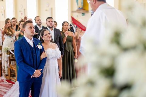 casar-casamento-wedding-cerimonia-make-noiva-noivo-araguari-vestido-maquiagem-buque-madrinha-daniel-custodio-uberlandia-festa-cerimonial-amor-aliança-video-dj-buffet-damas-love-fotografias-fotografo-minas-gerais-carro-pista-banda-cabelo-igreja-padre-reels'