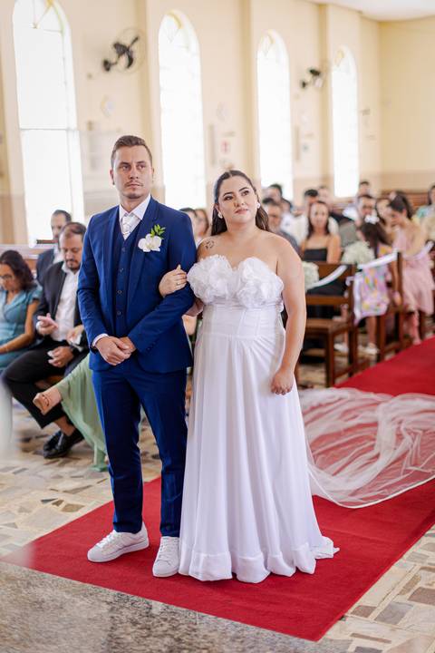 casar-casamento-wedding-cerimonia-make-noiva-noivo-araguari-vestido-maquiagem-buque-madrinha-daniel-custodio-uberlandia-festa-cerimonial-amor-aliança-video-dj-buffet-damas-love-fotografias-fotografo-minas-gerais-carro-pista-banda-cabelo-igreja-padre-reels'