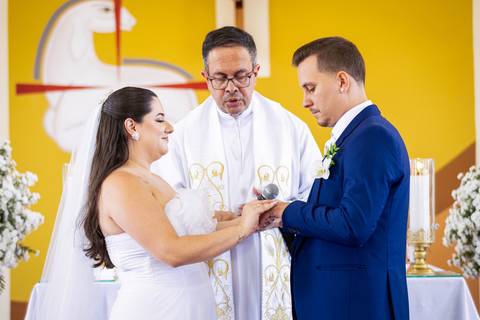 casar-casamento-wedding-cerimonia-make-noiva-noivo-araguari-vestido-maquiagem-buque-madrinha-daniel-custodio-uberlandia-festa-cerimonial-amor-aliança-video-dj-buffet-damas-love-fotografias-fotografo-minas-gerais-carro-pista-banda-cabelo-igreja-padre-reels'