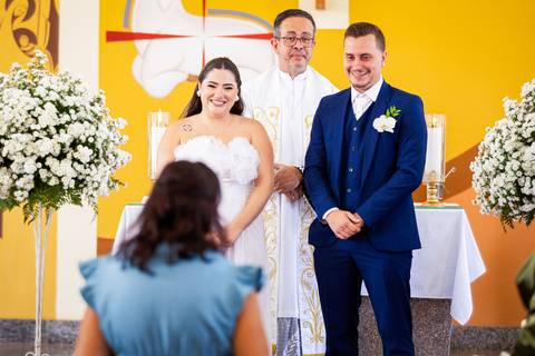 casar-casamento-wedding-cerimonia-make-noiva-noivo-araguari-vestido-maquiagem-buque-madrinha-daniel-custodio-uberlandia-festa-cerimonial-amor-aliança-video-dj-buffet-damas-love-fotografias-fotografo-minas-gerais-carro-pista-banda-cabelo-igreja-padre-reels'