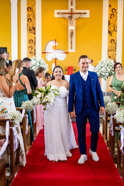casar-casamento-wedding-cerimonia-make-noiva-noivo-araguari-vestido-maquiagem-buque-madrinha-daniel-custodio-uberlandia-festa-cerimonial-amor-aliança-video-dj-buffet-damas-love-fotografias-fotografo-minas-gerais-carro-pista-banda-cabelo-igreja-padre-reels'