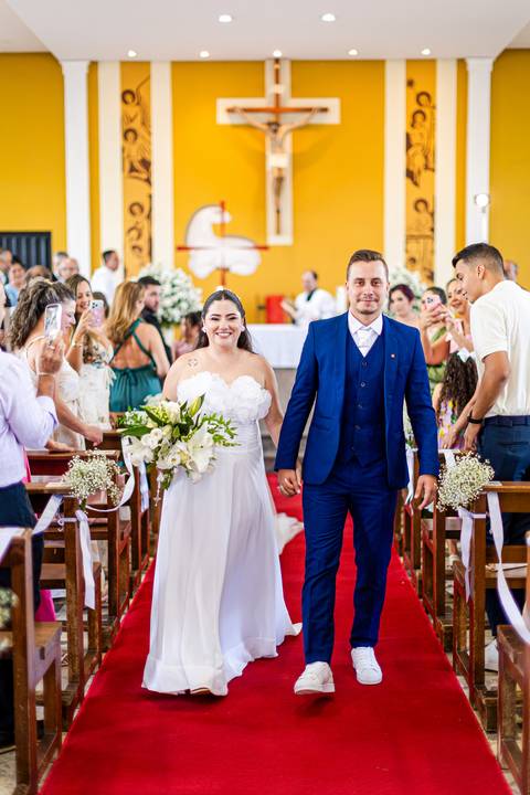 casar-casamento-wedding-cerimonia-make-noiva-noivo-araguari-vestido-maquiagem-buque-madrinha-daniel-custodio-uberlandia-festa-cerimonial-amor-aliança-video-dj-buffet-damas-love-fotografias-fotografo-minas-gerais-carro-pista-banda-cabelo-igreja-padre-reels'