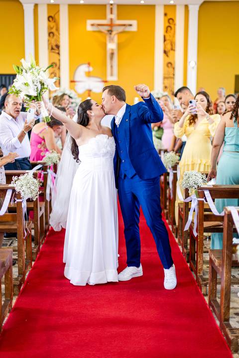 casar-casamento-wedding-cerimonia-make-noiva-noivo-araguari-vestido-maquiagem-buque-madrinha-daniel-custodio-uberlandia-festa-cerimonial-amor-aliança-video-dj-buffet-damas-love-fotografias-fotografo-minas-gerais-carro-pista-banda-cabelo-igreja-padre-reels'