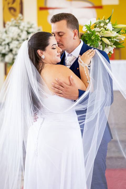 casar-casamento-wedding-cerimonia-make-noiva-noivo-araguari-vestido-maquiagem-buque-madrinha-daniel-custodio-uberlandia-festa-cerimonial-amor-aliança-video-dj-buffet-damas-love-fotografias-fotografo-minas-gerais-carro-pista-banda-cabelo-igreja-padre-reels'