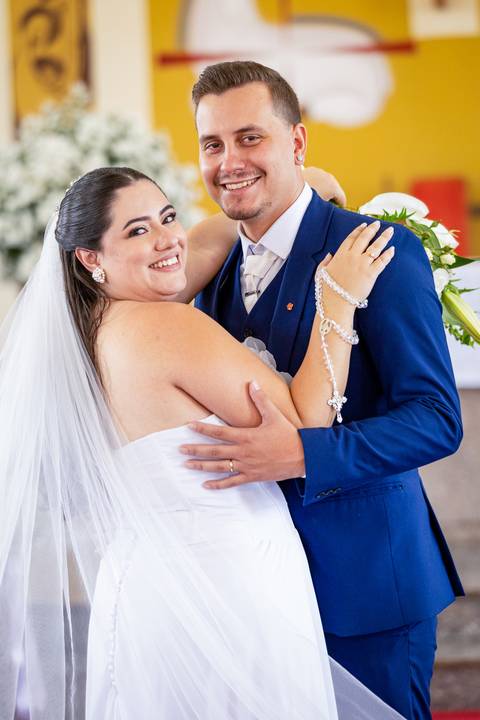casar-casamento-wedding-cerimonia-make-noiva-noivo-araguari-vestido-maquiagem-buque-madrinha-daniel-custodio-uberlandia-festa-cerimonial-amor-aliança-video-dj-buffet-damas-love-fotografias-fotografo-minas-gerais-carro-pista-banda-cabelo-igreja-padre-reels'