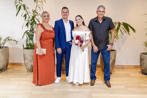 casar-casamento-wedding-cerimonia-make-noiva-noivo-araguari-vestido-maquiagem-buque-madrinha-daniel-custodio-uberlandia-festa-cerimonial-amor-aliança-video-dj-buffet-damas-love-fotografias-fotografo-minas-gerais-carro-pista-banda-cabelo-igreja-padre-reels'