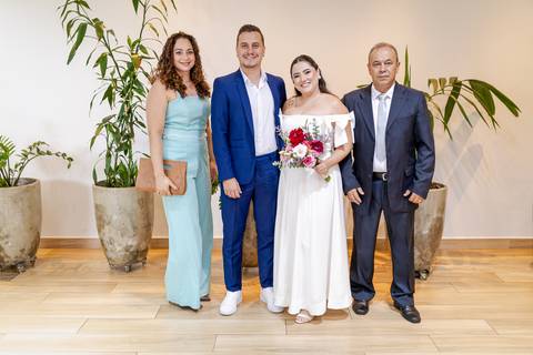 casar-casamento-wedding-cerimonia-make-noiva-noivo-araguari-vestido-maquiagem-buque-madrinha-daniel-custodio-uberlandia-festa-cerimonial-amor-aliança-video-dj-buffet-damas-love-fotografias-fotografo-minas-gerais-carro-pista-banda-cabelo-igreja-padre-reels'