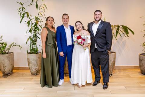 casar-casamento-wedding-cerimonia-make-noiva-noivo-araguari-vestido-maquiagem-buque-madrinha-daniel-custodio-uberlandia-festa-cerimonial-amor-aliança-video-dj-buffet-damas-love-fotografias-fotografo-minas-gerais-carro-pista-banda-cabelo-igreja-padre-reels'