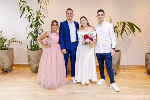 casar-casamento-wedding-cerimonia-make-noiva-noivo-araguari-vestido-maquiagem-buque-madrinha-daniel-custodio-uberlandia-festa-cerimonial-amor-aliança-video-dj-buffet-damas-love-fotografias-fotografo-minas-gerais-carro-pista-banda-cabelo-igreja-padre-reels'