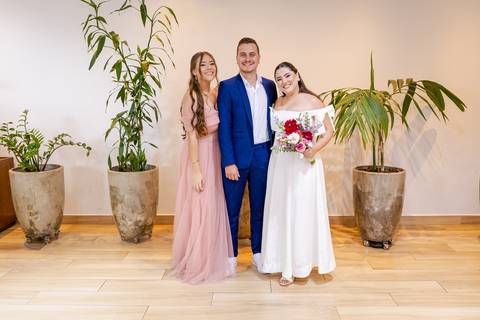 casar-casamento-wedding-cerimonia-make-noiva-noivo-araguari-vestido-maquiagem-buque-madrinha-daniel-custodio-uberlandia-festa-cerimonial-amor-aliança-video-dj-buffet-damas-love-fotografias-fotografo-minas-gerais-carro-pista-banda-cabelo-igreja-padre-reels'