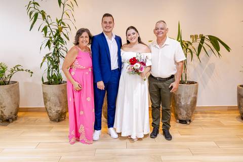 casar-casamento-wedding-cerimonia-make-noiva-noivo-araguari-vestido-maquiagem-buque-madrinha-daniel-custodio-uberlandia-festa-cerimonial-amor-aliança-video-dj-buffet-damas-love-fotografias-fotografo-minas-gerais-carro-pista-banda-cabelo-igreja-padre-reels'