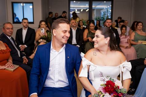 casar-casamento-wedding-cerimonia-make-noiva-noivo-araguari-vestido-maquiagem-buque-madrinha-daniel-custodio-uberlandia-festa-cerimonial-amor-aliança-video-dj-buffet-damas-love-fotografias-fotografo-minas-gerais-carro-pista-banda-cabelo-igreja-padre-reels'